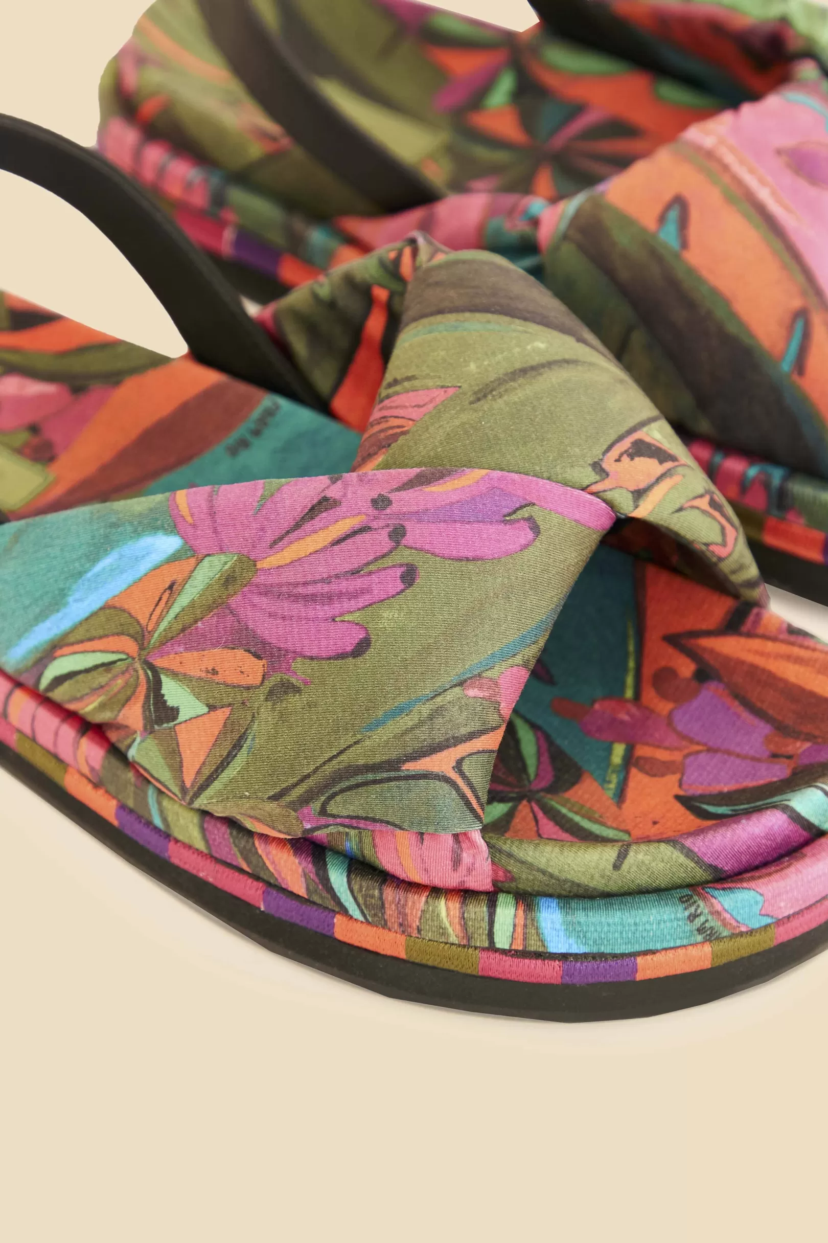 FARM Rio  BANANA LEAVES PUFFY FLAT SANDAL New